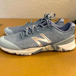 New Balance Minimus  vibram  WX40CL1 Silver white Blue Vibram Size 8 like new